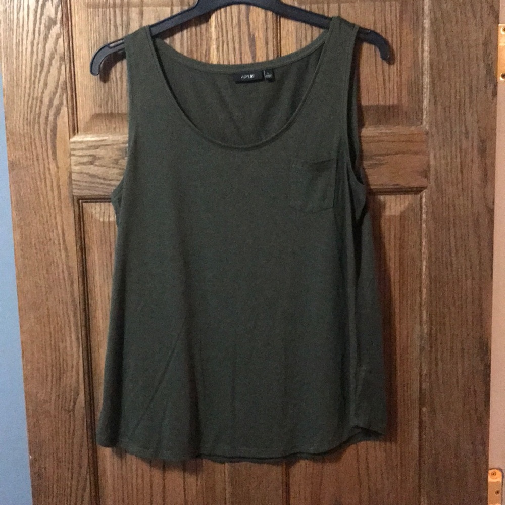 Back sheer chevron pattern tank